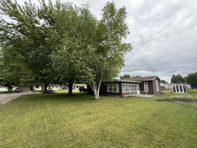 Beautiful treed lot