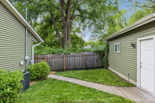 285 Deubener Place, Saint Paul, MN 55105