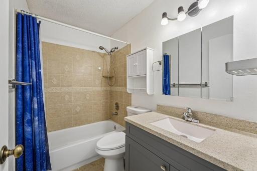 30-web-or-mls-Grey Widgeon Pl-S0505-030.jpg