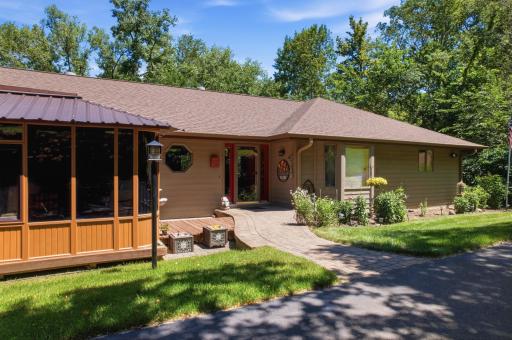 47060 Queens Cove Circle, La Crescent, MN 55947