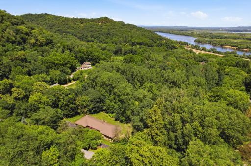47060 Queens Cove Circle, La Crescent, MN 55947