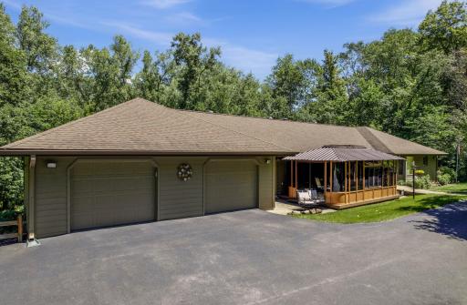 47060 Queens Cove Circle, La Crescent, MN 55947