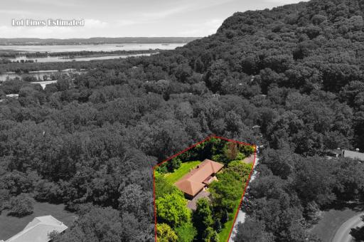 47060 Queens Cove Circle, La Crescent, MN 55947