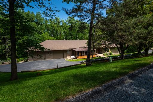 47060 Queens Cove Circle, La Crescent, MN 55947