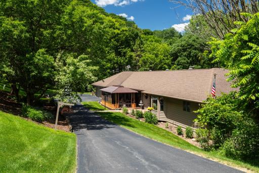 47060 Queens Cove Circle, La Crescent, MN 55947