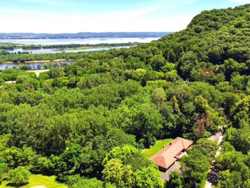 47060 Queens Cove Circle, La Crescent, MN 55947