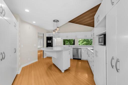 14717 Minnehaha Place, Wayzata, MN 55391