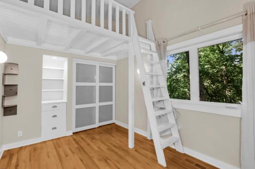 14717 Minnehaha Place, Wayzata, MN 55391