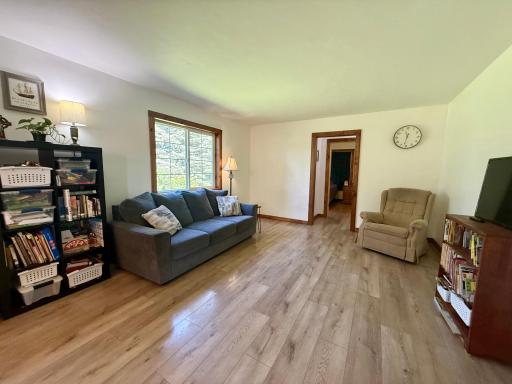 48760 10th Avenue, Kenyon, MN 55946
