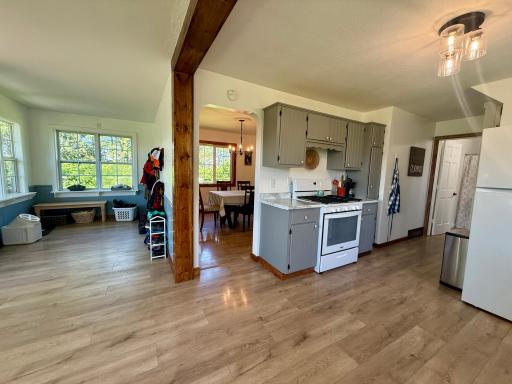 48760 10th Avenue, Kenyon, MN 55946