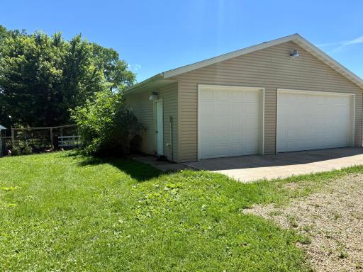 48760 10th Avenue, Kenyon, MN 55946