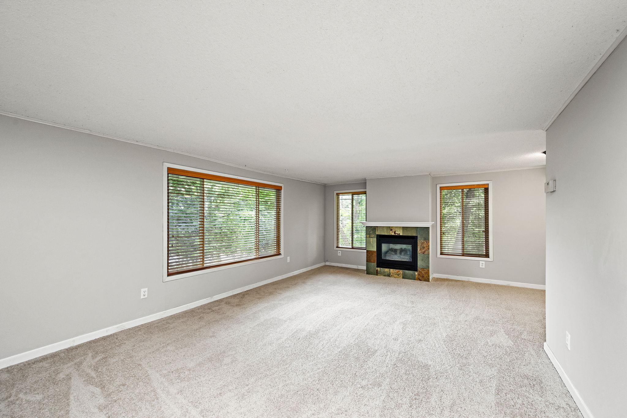 4-web-or-mls-5200-greenwood-cir.jpg