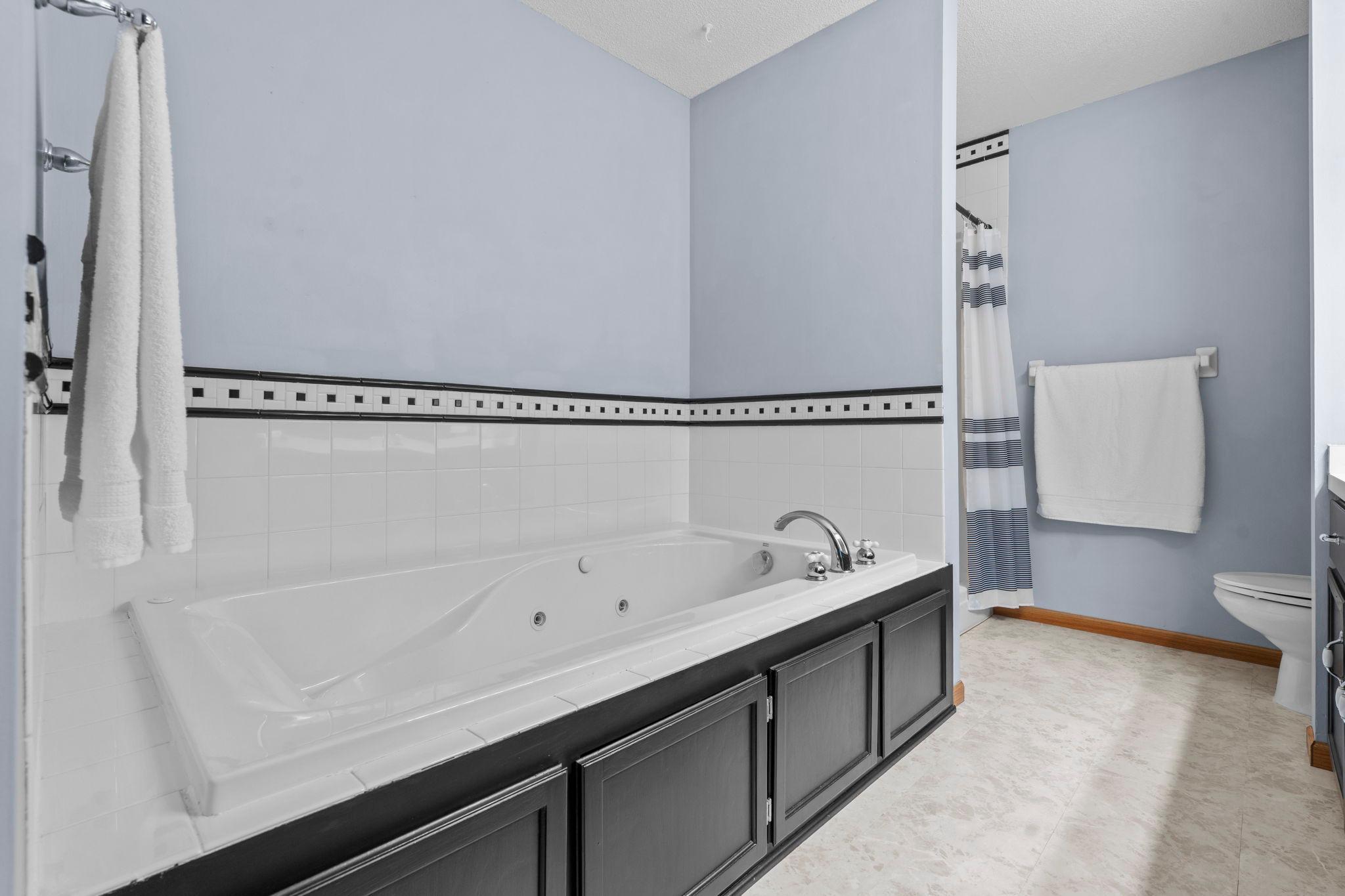 Upper Level Full Bathroom