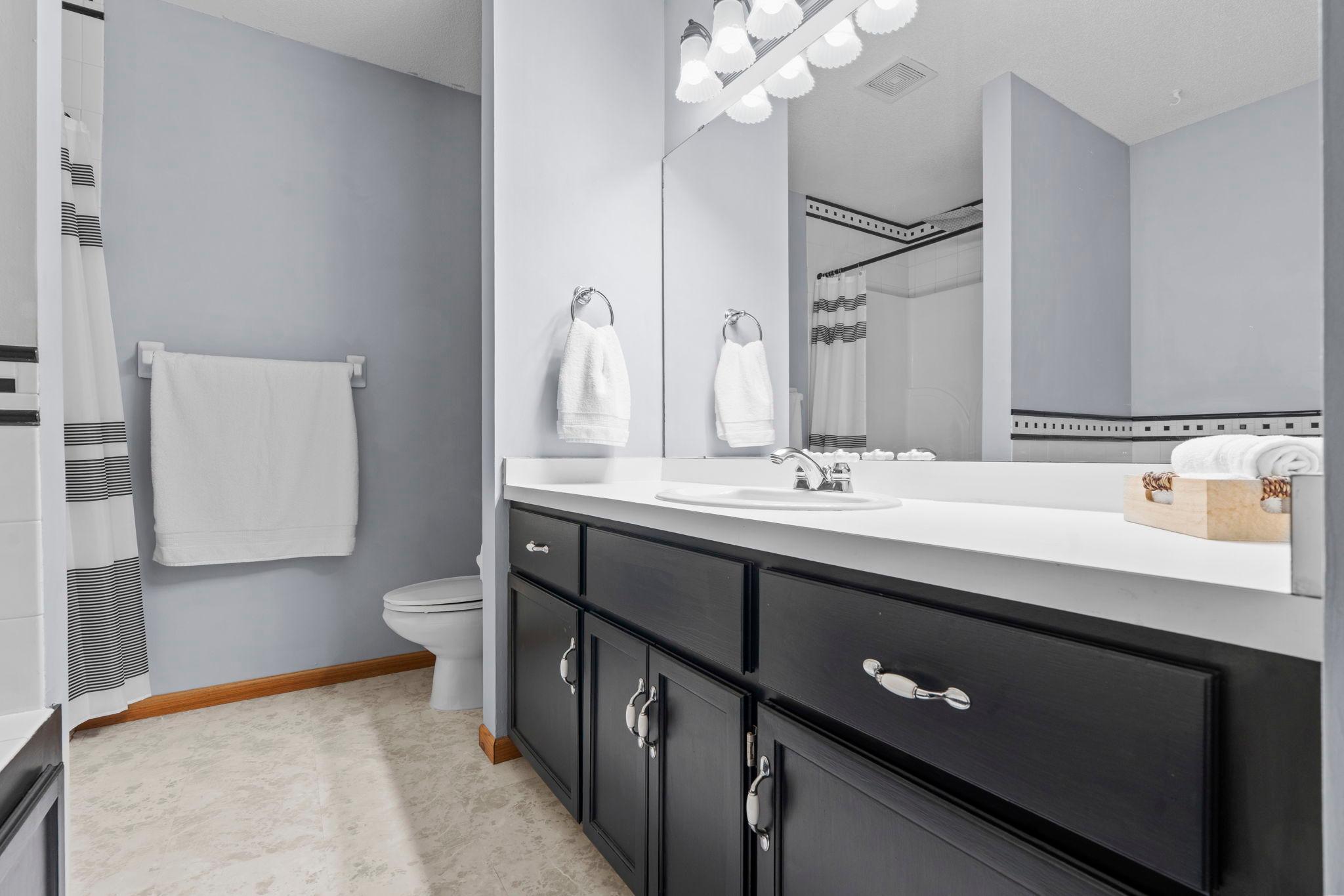 Upper Level Full Bathroom