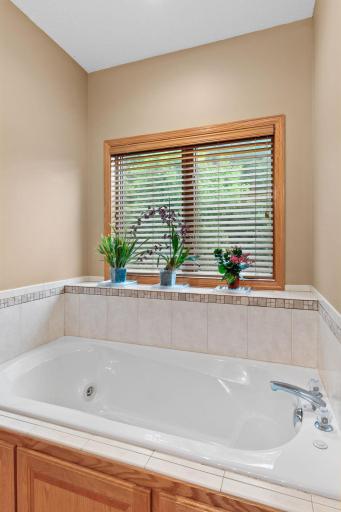 31-web-or-mls-2373 Quail Creek Pkwy-31.jpg