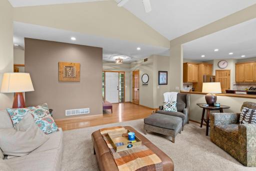 18-web-or-mls-2373 Quail Creek Pkwy-18.jpg