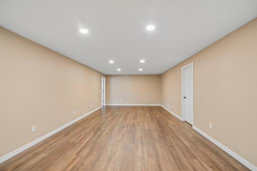 19-web-or-mls-E Cheyenne St-S0207-019.jpg