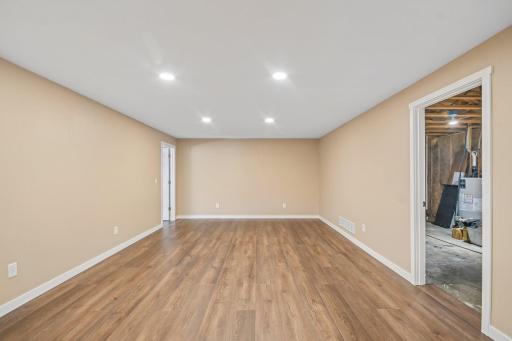 25-web-or-mls-E Cheyenne St-S0207-025.jpg