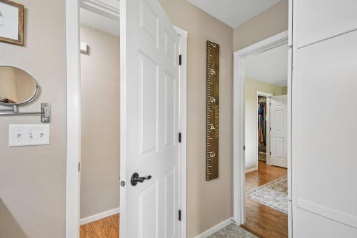 38-web-or-mls-E Cheyenne St-S0207-038.jpg