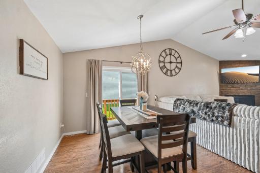 11-web-or-mls-E Cheyenne St-S0207-011.jpg