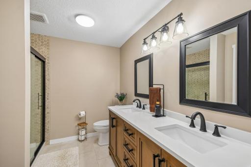 23-web-or-mls-E Cheyenne St-S0207-023.jpg