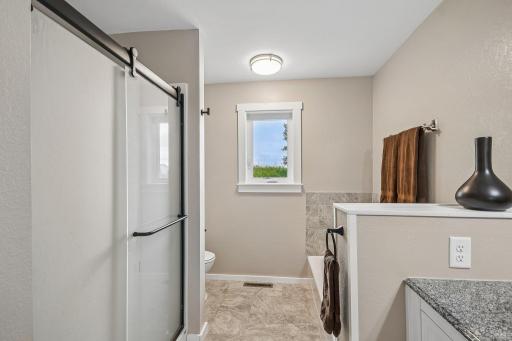 36-web-or-mls-E Cheyenne St-S0207-036.jpg