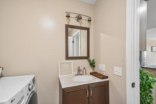 28-web-or-mls-E Cheyenne St-S0207-028.jpg