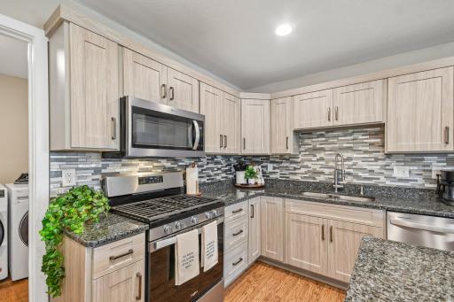 13-web-or-mls-E Cheyenne St-S0207-013.jpg
