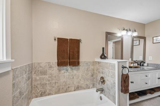 37-web-or-mls-E Cheyenne St-S0207-037.jpg