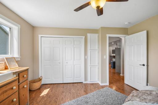 32-web-or-mls-E Cheyenne St-S0207-032.jpg