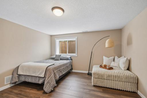 26-web-or-mls-E Cheyenne St-S0207-026.jpg