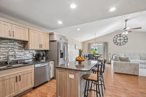 17-web-or-mls-E Cheyenne St-S0207-017.jpg