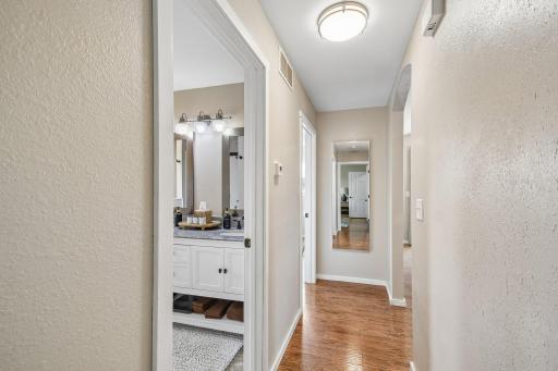 34-web-or-mls-E Cheyenne St-S0207-034.jpg