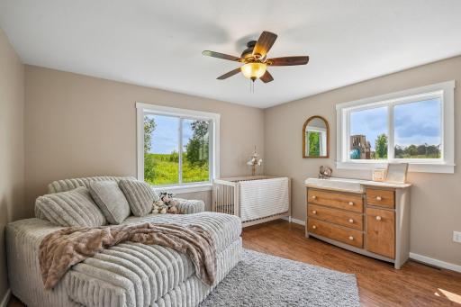 31-web-or-mls-E Cheyenne St-S0207-031.jpg