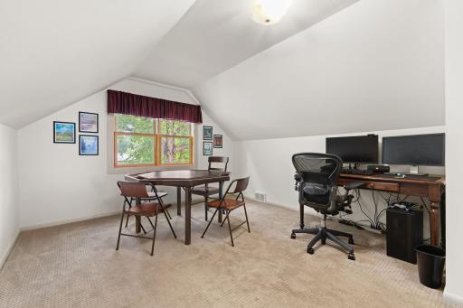 1405 Belmont Lane W, Saint Paul, MN 55113