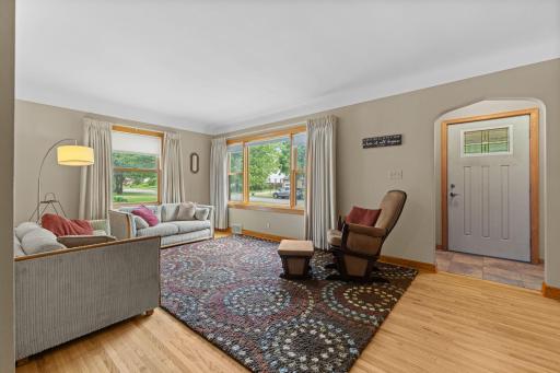 1405 Belmont Lane W, Saint Paul, MN 55113