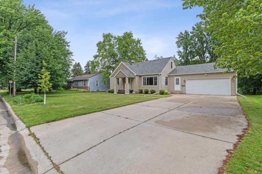 1405 Belmont Lane W, Saint Paul, MN 55113