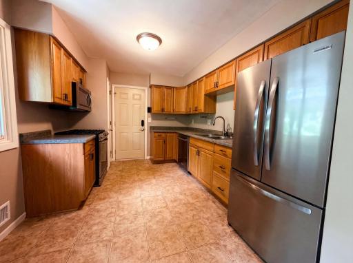 18220 Duck Lake Trail, Eden Prairie, MN 55346