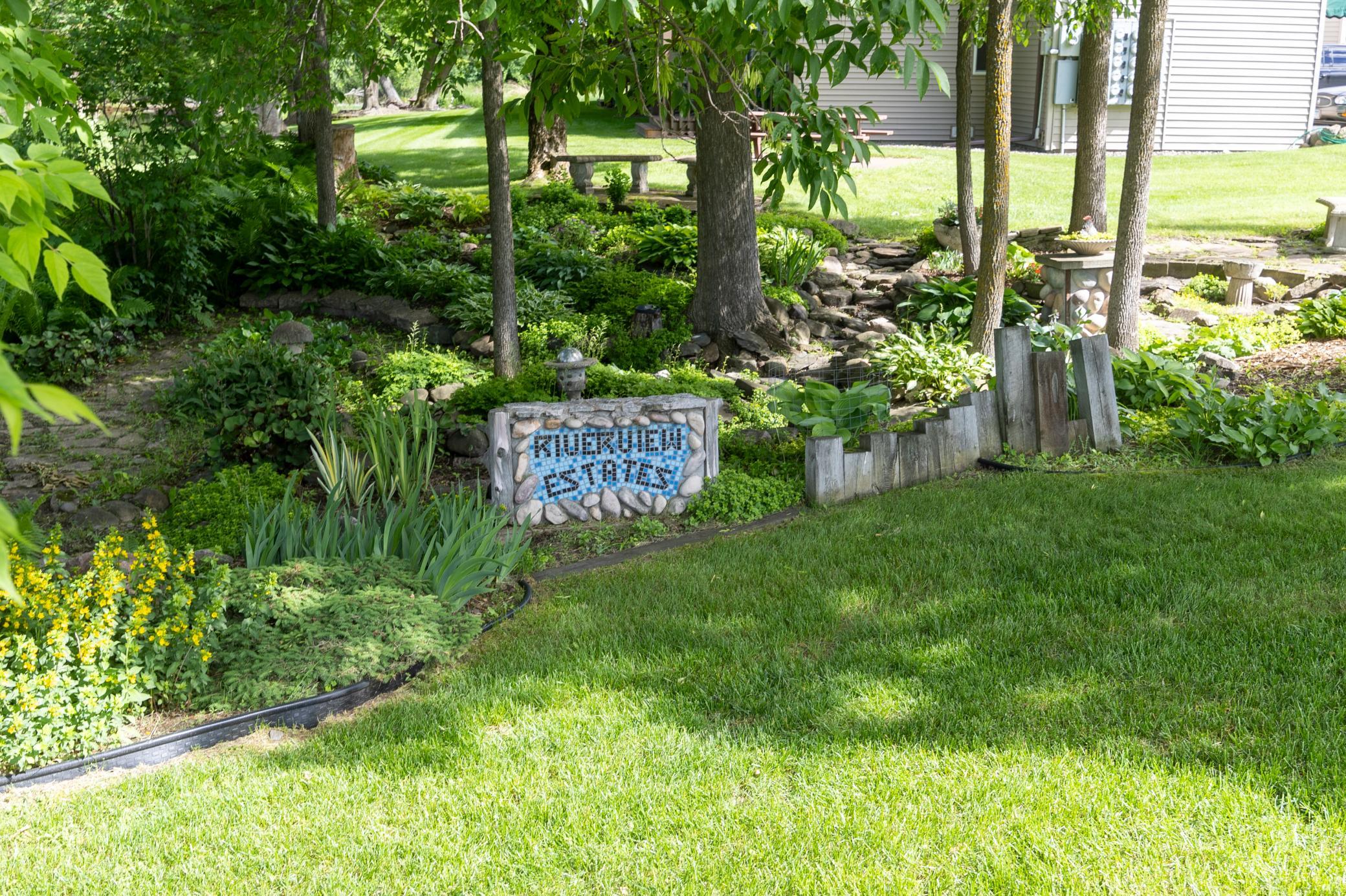 7096386