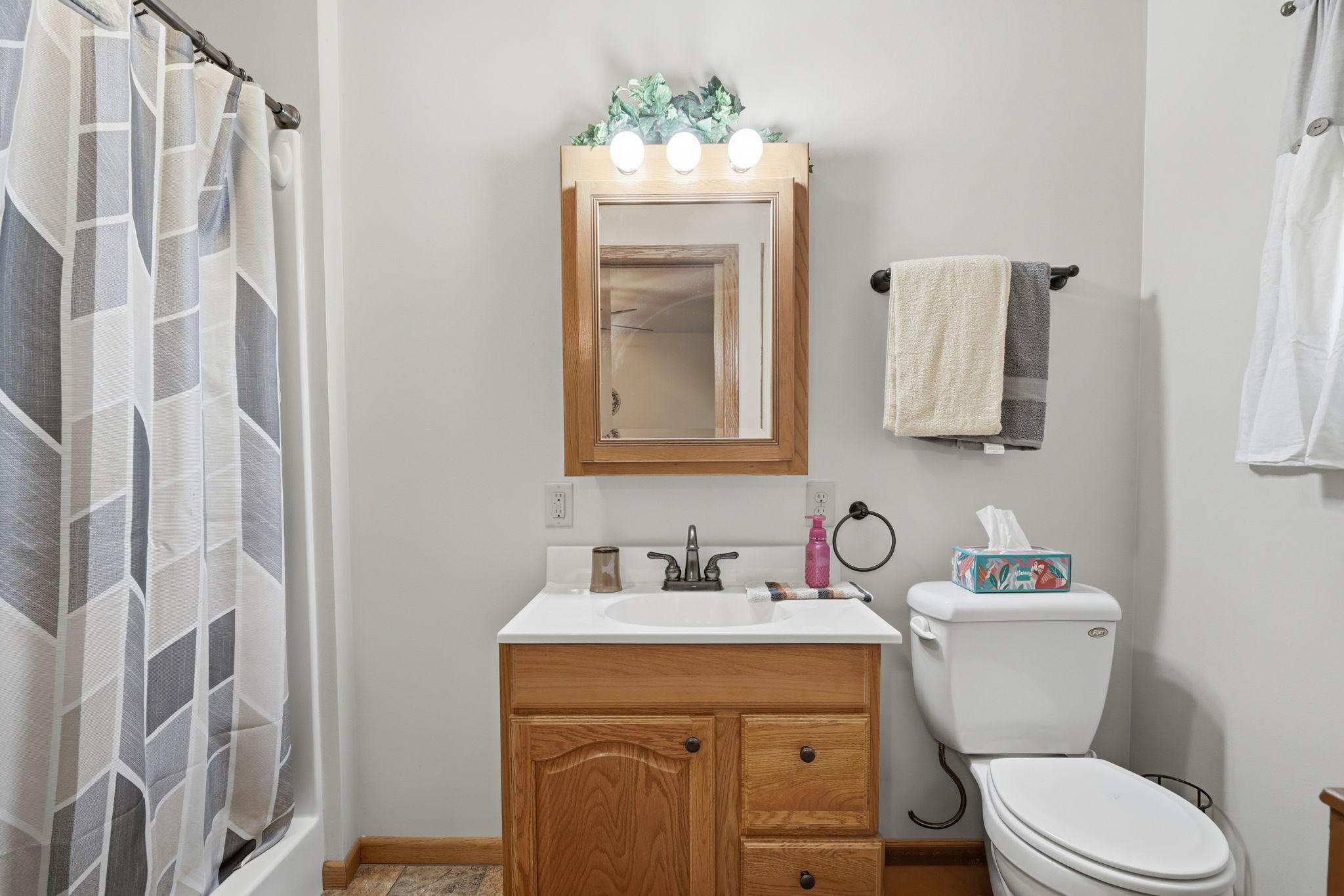 Suite Bathroom - 1st Floor