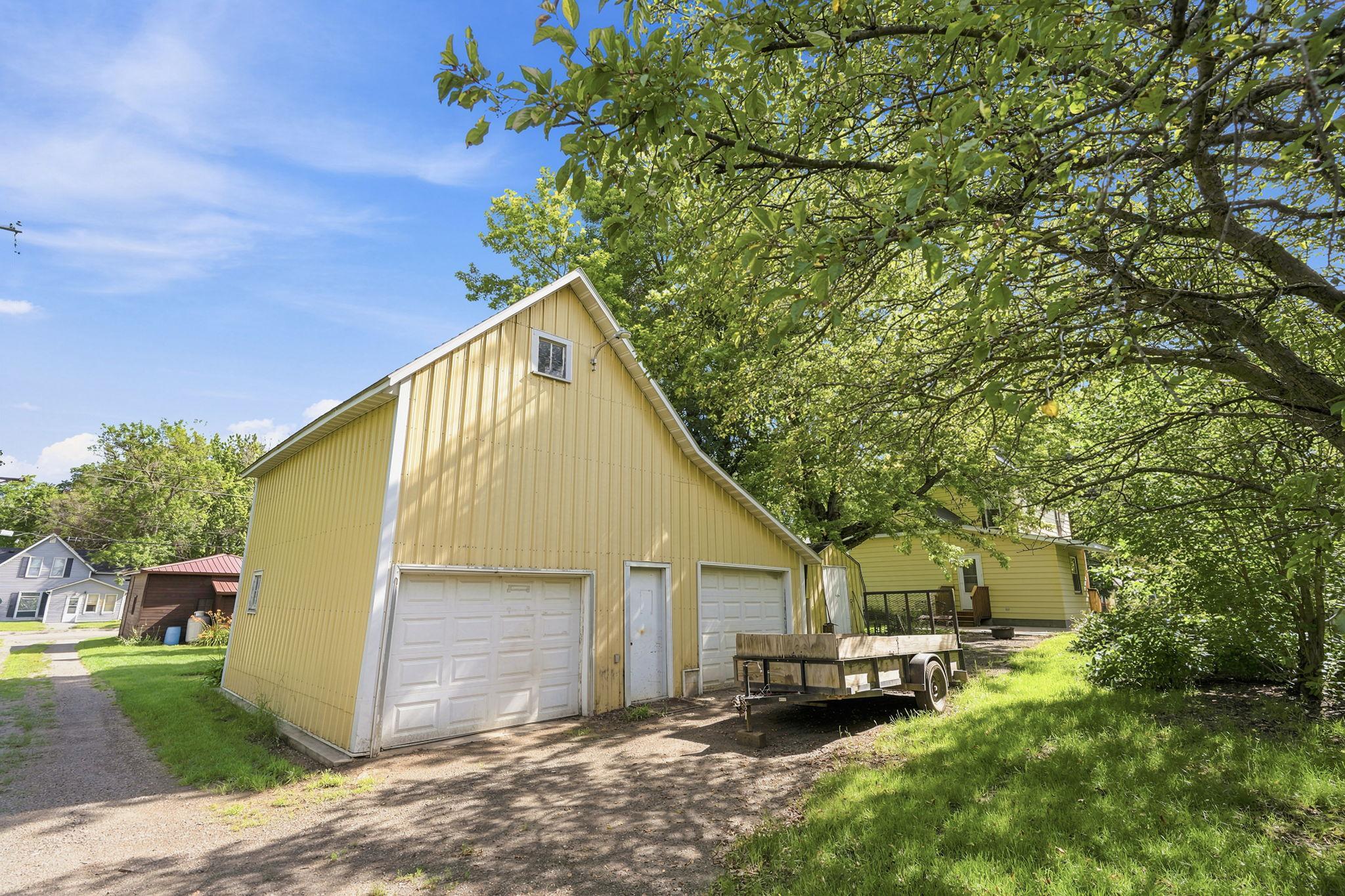 Lg detached garage