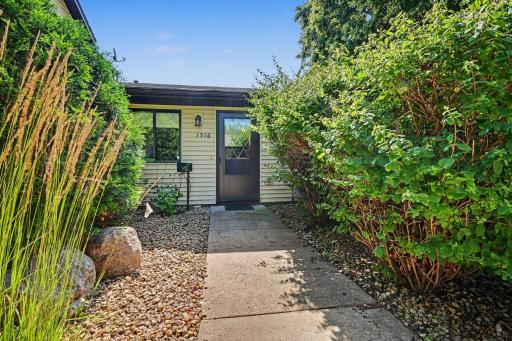1516 Helmo Avenue N, Saint Paul, MN 55128