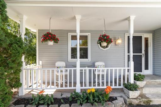 Super front porch on cul de sac for neighborly evenings,