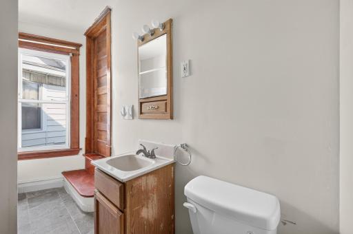 319/321 Aurora Avenue, Saint Paul, MN 55103