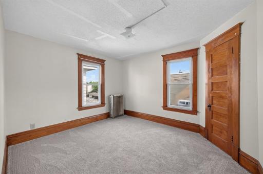 319/321 Aurora Avenue, Saint Paul, MN 55103
