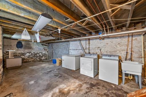 319/321 Aurora Avenue, Saint Paul, MN 55103