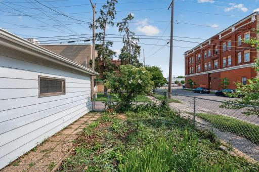 319/321 Aurora Avenue, Saint Paul, MN 55103