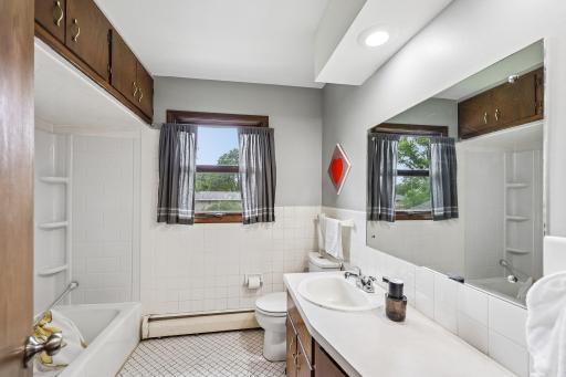 1720 69th Avenue N, Minneapolis, MN 55430