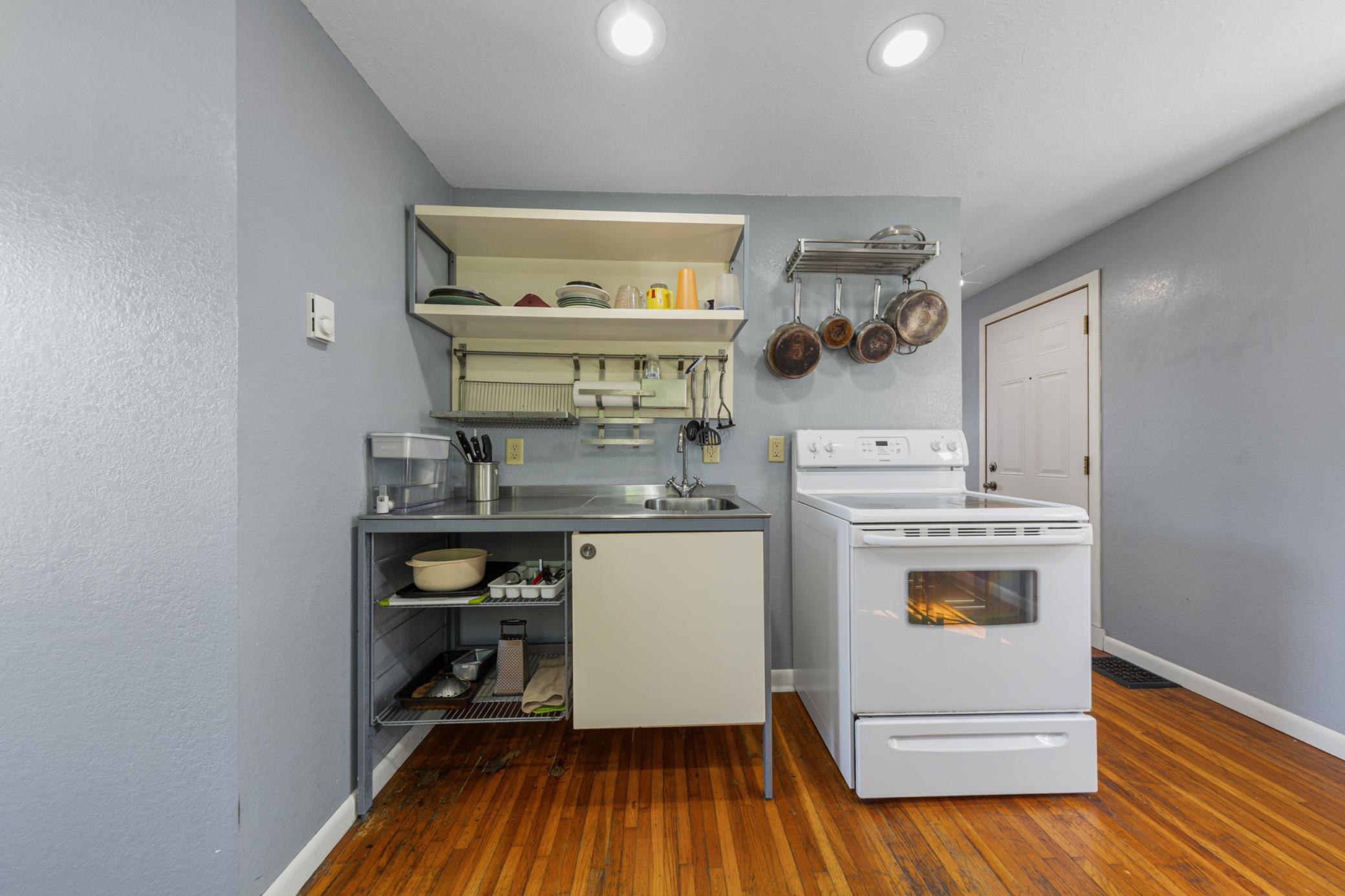 16 kitchen.jpg