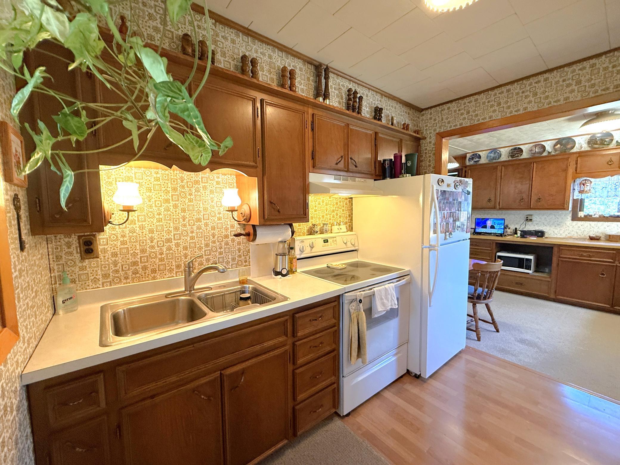 1717 pine st main kitchen.JPG